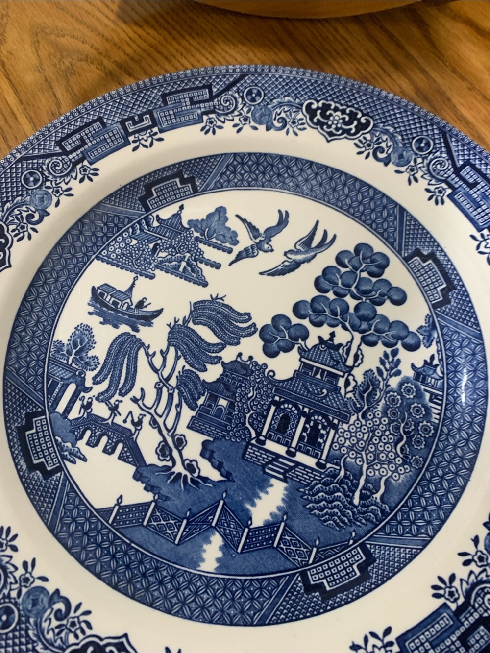 Set of 2 Blue Willow Ceramic Dinner Plates - Classic Blue and White Set - Picture 4 of 11